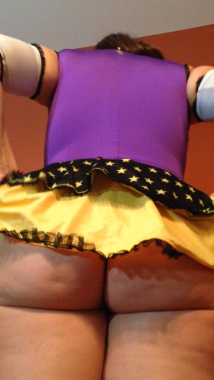 soft-tastee-cupcakez:  wifeycurvy:  cincinnatikid83:  satinwife:  wifeycurvy:  Hubby discovered a costume store near his job; now it’s so on lol.  Last night I was his gypsy girl ;) I stayed in character and rode him with it on.    VERY HOT, and he