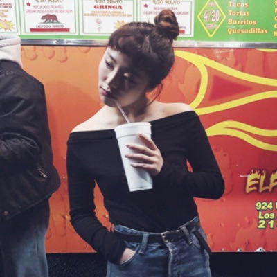 i’m not saying that jung wheein is the queen of taking gf material pics but it’s exactly