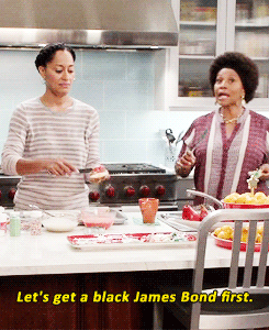 hersheywrites:  harveyxspecter:Leave Santa to the white folks!  Can I explain to