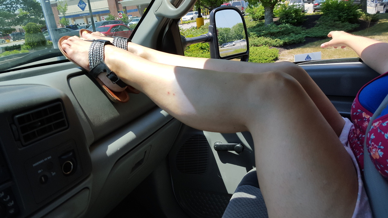 sweet-feet-and-more:  snoopythatsme: myprettywifesfeet:  My pretty wife. What do