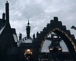 eyeslikecoffee:  Accio Christmas! Hogsmeade