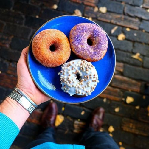 10speedcoffee  Mmmmm….donuts! Come snag them every Thursday at our Calabasas location .......