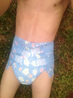 diaperedave:  Hehe chillin outside :3 