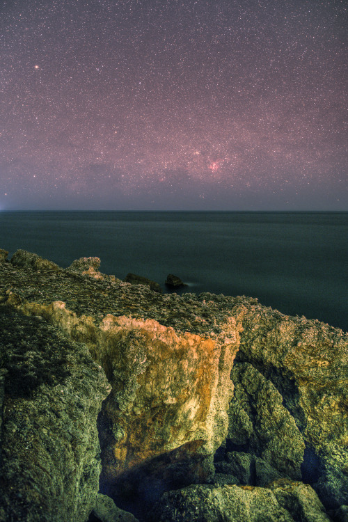wavesoftware:    Crux and Carina Nebula over   Liuqiu Shiang, Taiwan by   Hung-Hsuan Yen