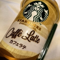 #starbucks #caffelatte to go  (at Starbucks