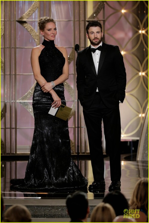 Uma Thurman & Chris Evans - Golden Globes 2014 PresentersUma is wearing an Atelier Versace dress