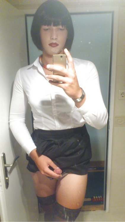 yettocomeout:  strenger-herr-kassel:  S E L F I  Cute