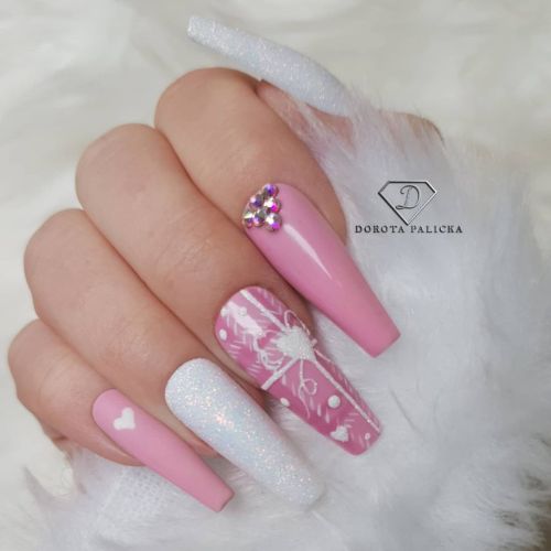 Pink and white Christmas nails#dorotapalicka #christmasnailart #christmasnails2021 #christmasnails