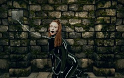 celebsinlatex:  Sophie chained in latex