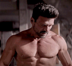 broodingmuscle:hunnam:Frank Grilloas Roy Pulver in Boss Level (2021)God-tier Dad