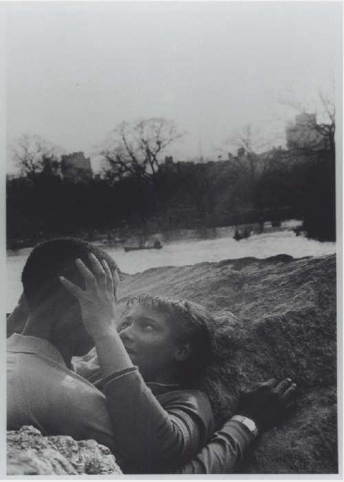 standingatthefence:Ralph Gibson | Black Couple in Central Park, 1968