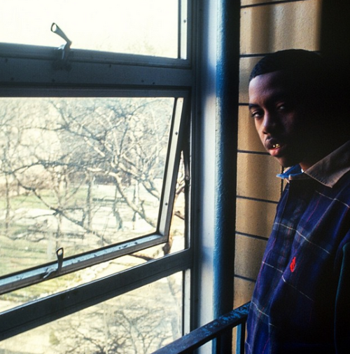 90shiphopraprnb:  Nas |   Queensbridge Houses Queens, NYC 1993 | by Chi Modu