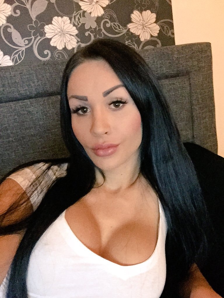 goodbyedarkhorse:  Kimberlee Appreciation Post