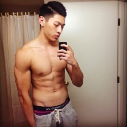 chinesemale:  @yeezej makes us all #amaddicted