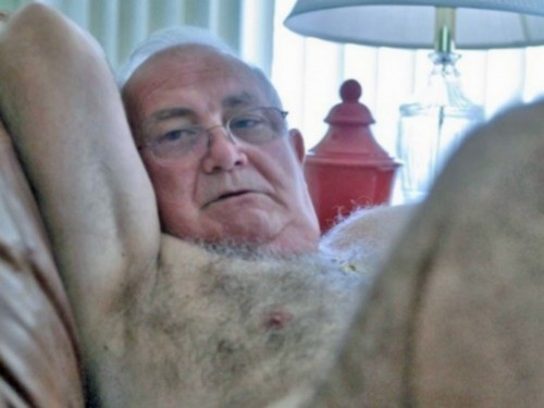 lobito07:  portuga2014:  insidenergy:  paylu:  Mmmmm II  mon amour  WwwoooofffffWonderfull daddy   Hola papa hermoso  que rico seria poder acariciar tu cuerpo