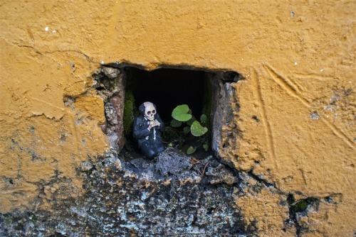 asylum-art:  Isaac Cordal - Cement Eclipses. Chiapas, Mexico. 2013 artisr on tumblr Isaac Cordal was in Mexico last year where he could give some new perspectives to his project Cement Eclipses. The Spanish artists so get inspired by the local folklore