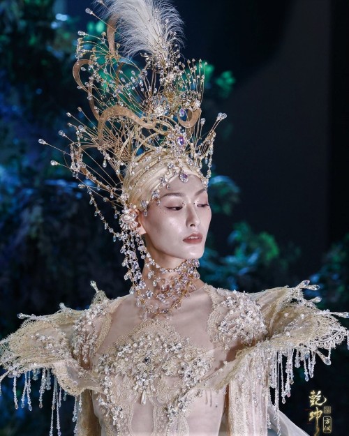  Heaven Gaia Spring/Summer 2022“Qian Kun · Fang Yi”By Xiong Ying 