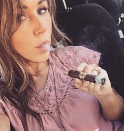 Ftbmelanie:i’m Smoking A Sobremesa Because We Are Having A Dtt Event Saturday At