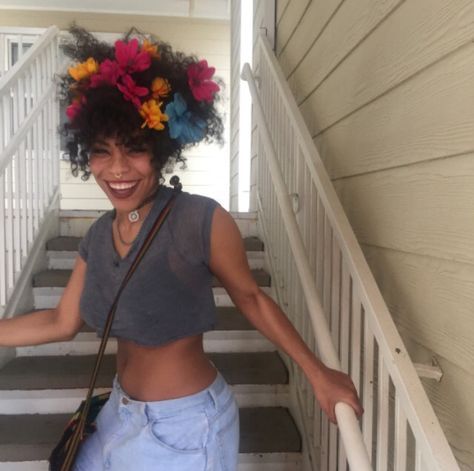 naturalhairqueens:  she’s so cute! flower child beauty