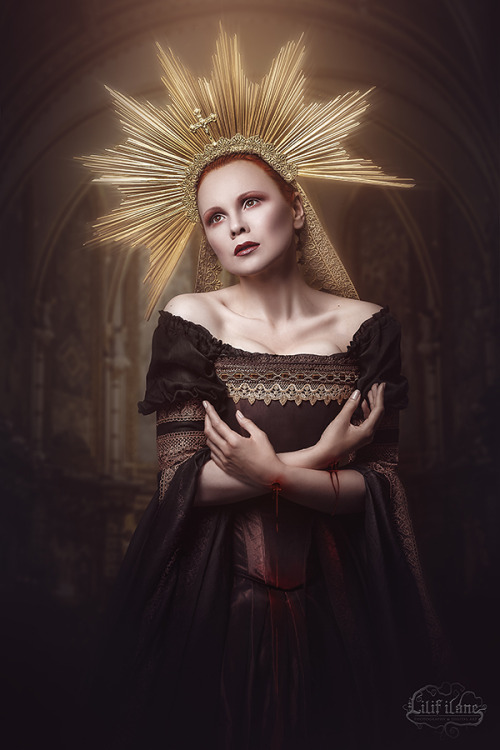 Ikone by LilifIlane Model / Hair / Make-up: Margot Dress: Lucky Lot Eerie Story headpiece: Verderben