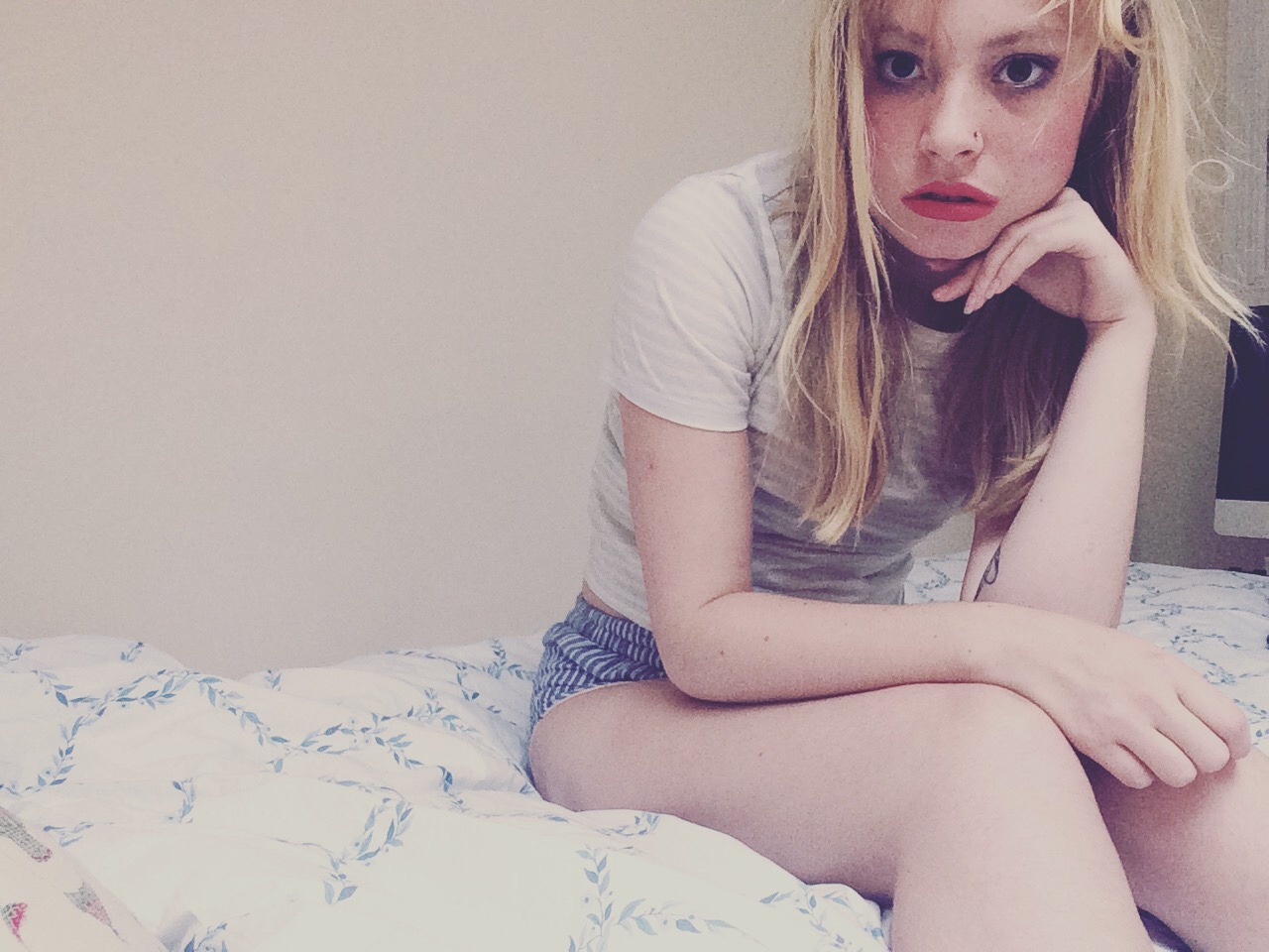 pushin-daisy:  I don’t wear red lipstick enough 💅🏻