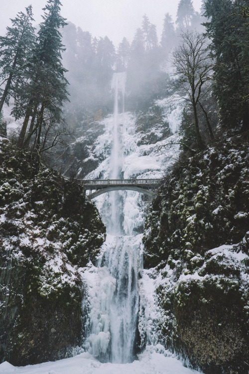 banshy:  Multnomah Falls by: Brian Crippe