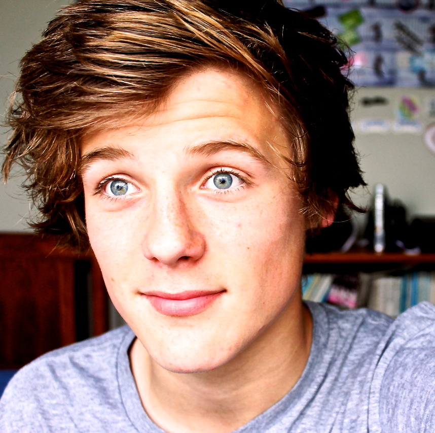 hypnobliss:  You can practically hear the â€œdingâ€ as this boyâ€™s
