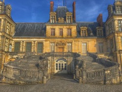 at Château de Fontainebleau - Officiel