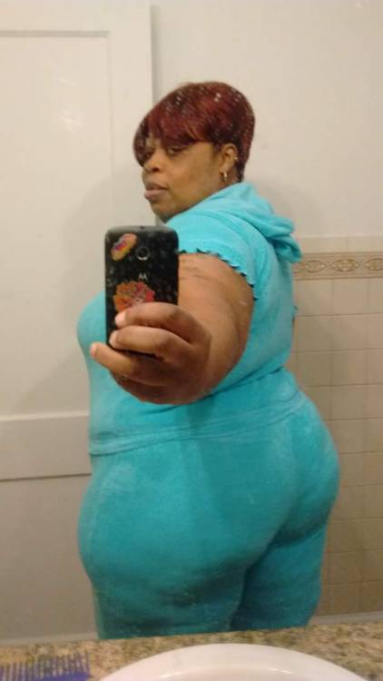 mrrightnow79:  bigeric05:  Beautiful ass  The kinda ass on a milf I like👍😀