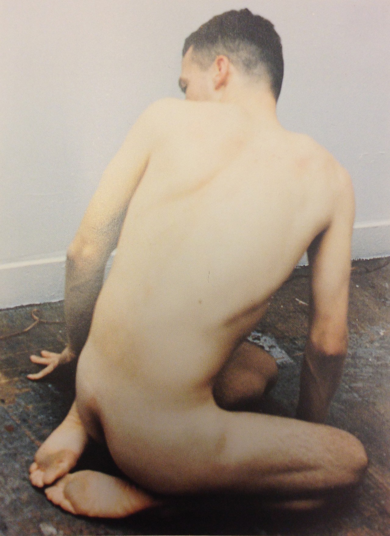 shoulderblades:  unscharfer rückenakt, wolgang tillmans, 1994 