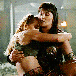 progmanx: argumate:  91625:  thefingerfuckingfemalefury:  <3 Xena on her way to save her girl <3   Invisible rope?  no, Lucy Lawless can actually fly, which greatly saved the effects budget.   (source) 