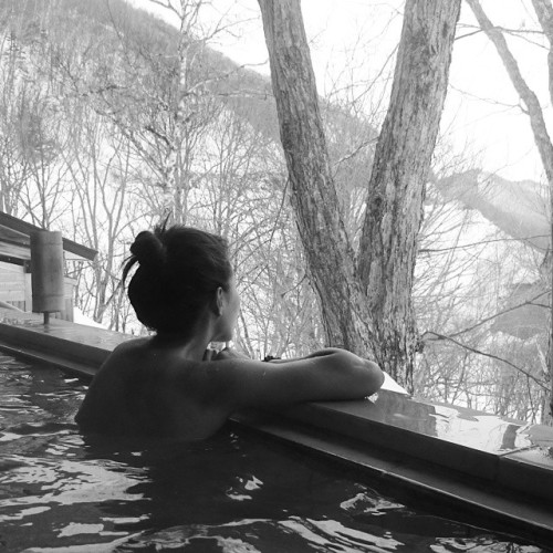 soakingspirit:Missing that view and inner peace 😳 #onsen #hotspring #peace #tranquility #winter #warmth #calmness #snow #japan #nagano #shigakogen