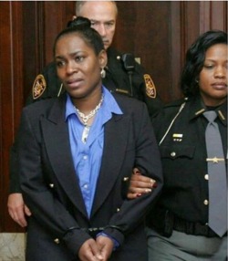 athleticsistas:  allhailkingfab:  PLEASE SPREAD Kelley Williams-Bolar the #Ohio mother sentenced to 10 days behind bars for sending her daughters to a better school in a safer district. About eight years ago Williams-Bolar decided to send her children