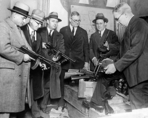 Chicago Police Detective arm themselves with Thompson submachine guns before a sting, 1927.