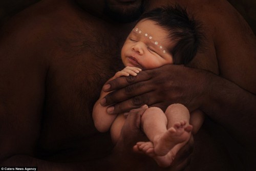 pocarovna: i-believe-i-can-touch-skye: unalome: Breathtaking photos of Aboriginal newborns and pregn