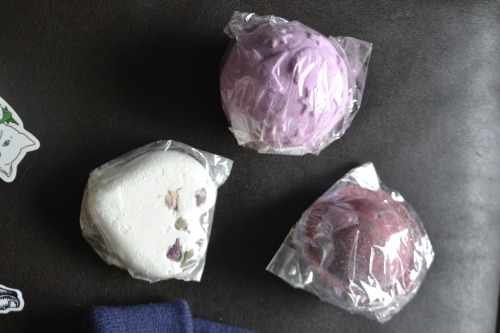 thc-kittyy:  thc-kittyy:  GIVEAWAY TIME<3the winner will recieve:an obey beaniehuf socksripndip tie dye socks3 lush bath bombs(space girl, tisty tosty, & twilight)4 stickers(shown above)rules:must be following thc-kittyymust be living in the U.S.