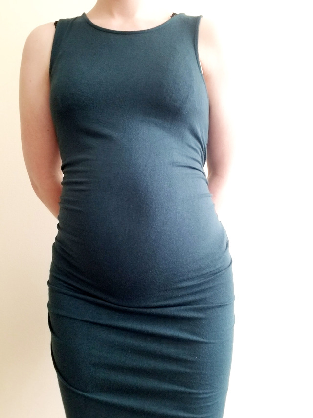 journeyofcake-deactivated202107:Why do I look like either a beachball or 10months pregnant in this…..