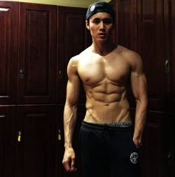 evianguy:  Hawt Asian Stud!