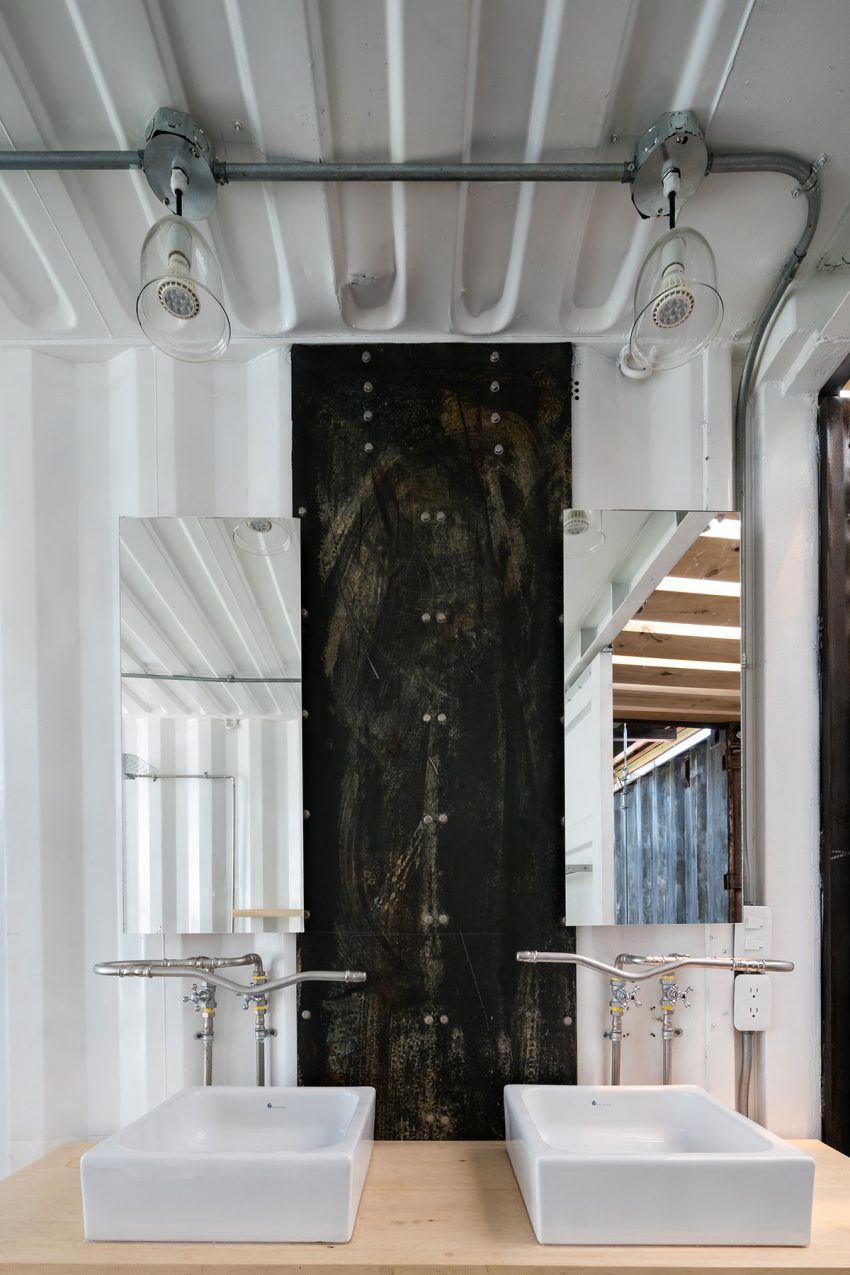 architags:  Daniel Moreno Flores &amp; Sebastian Calero. RDP/ Shipping Container