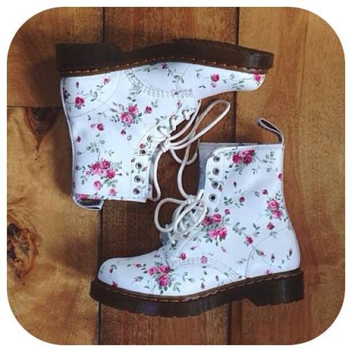 sheinsidefashion:  Floral Martin shoes~
