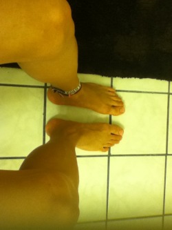 Sexy love em!! :) cute feet too