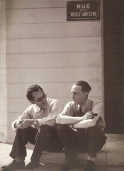 colin-vian:     Man Ray e Marcel Duchamp sul set di una finta Parigi a Hollywood, 1949
