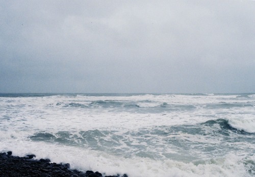 padehler:The Pacific ocean on a particularly gloomy morningShot with an Olympus OM-1 on 400iso film
