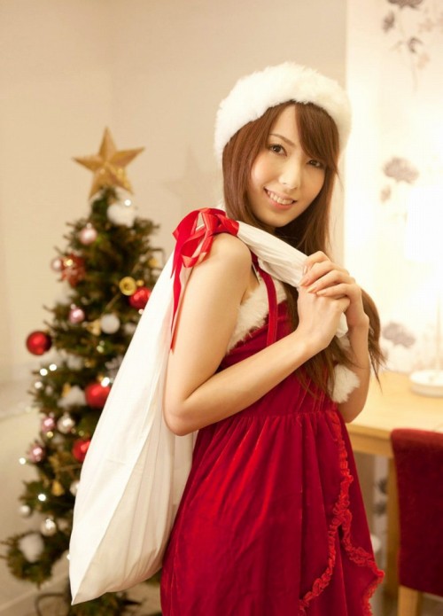 luvasianpuss:  luvasianpuss: Ooooohhhh Santa, your holding a very big sack there. Please cum again next year as then I’ll make sure that I’m ready anf you can fill my stockings. Kisses Santa.