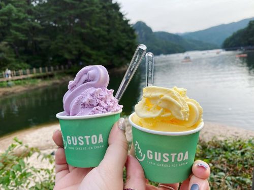 Ice cream + the walk home (at 포천 산정호수)https://www.instagram.com/p/CGmqzD6ghwB/?igshid=1vlvyhkpp4lpw