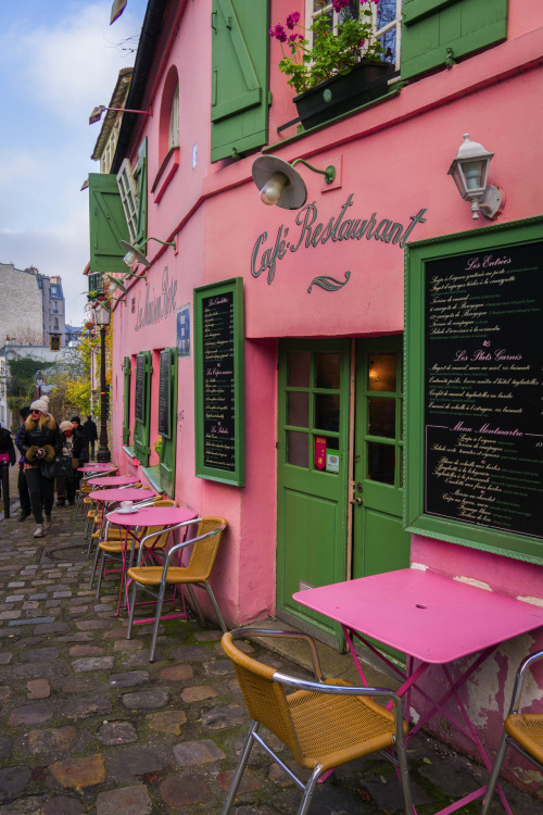 “ La Maison Rose, Montmartre / Paris .”