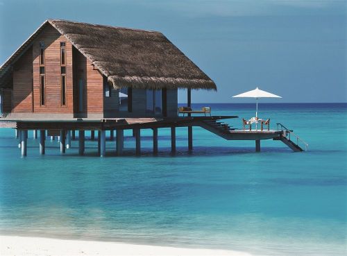 luxuriousresorts:  One&Only Reethi Rah by MarqueTesPages.com