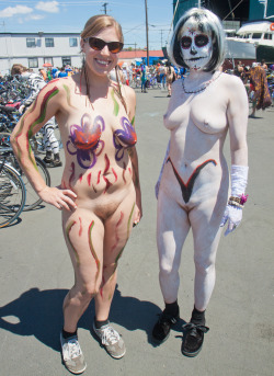 nakedpublic:  The enthusiasm of all the naked girls, and the incredible weather, made this year’s Fremont Solstice one of the best public nudity events in recent memory. Everyone was eager to show off their paint jobs, and all of the pussies that weren’t