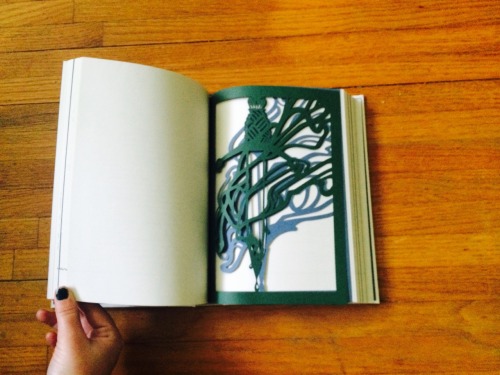 b00kstorebabe: I loOoOoOve this edition of Macbeth. It’s filled with these stunning paper-cuts