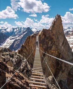 misterlemonzafterlife:visitheworld:Purcell Mountains, British Columbia / Canada (by Taylor Burk). https://MisterLemonzAfterlife.tumblr.com/archive